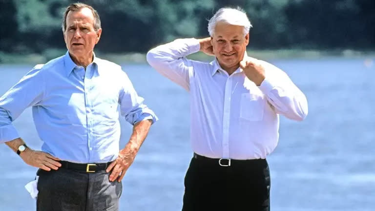 El presidente estadounidense George HW Bush con Boris Yeltsin en Maryland, 1992.