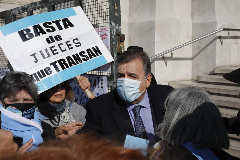 Protesta en tribunales por la jura de  miembros del Consejo de la Magistratura