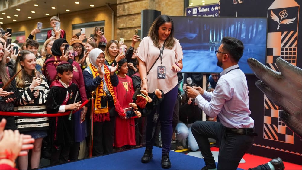 Manish Pindoria proposes to girlfriend Pavneet Kaur Bason during Back to Hogwarts Day (courtesy of Warner Bros. Discovery)