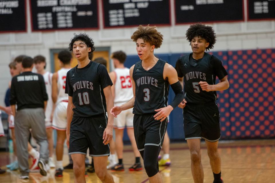 Desert Mountain's Kaden House (10), Zach Anderson (3), and Kalek House (5) walk towards the bench for a timeout during a match against Boulder Creek High School on Dec. 27, 2022, in Tempe.