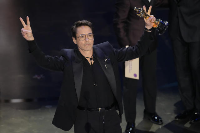 Robert Downey Jr. wins his first Oscar for supporting actor role