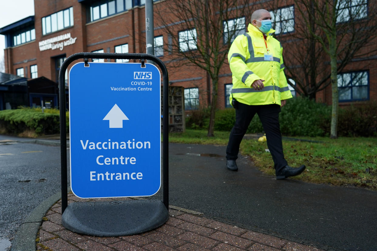 Un centre de vaccination, au Royaume-Uni (Photo by Ian Forsyth/Getty Images)