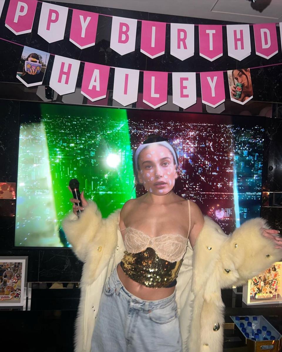 Justin Bieber and Hailey Baldwin Bieber Share Photos from Model's 26th Birthday Celebration in Tokyo, Japan  https://www.instagram.com/p/ClR-wwhv6Ip/?utm_source=ig_web_copy_link https://www.instagram.com/p/ClSCFQOhEQz/?utm_source=ig_web_copy_link