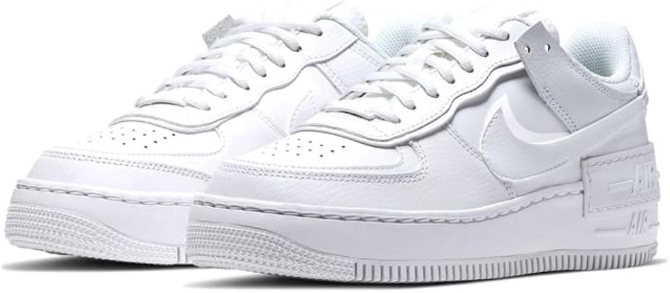 white nike low top sneakers