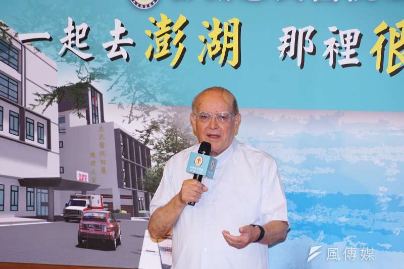 20200812-天主教神父呂若瑟12日出席澎湖惠民醫院重建記者會。（盧逸峰攝）