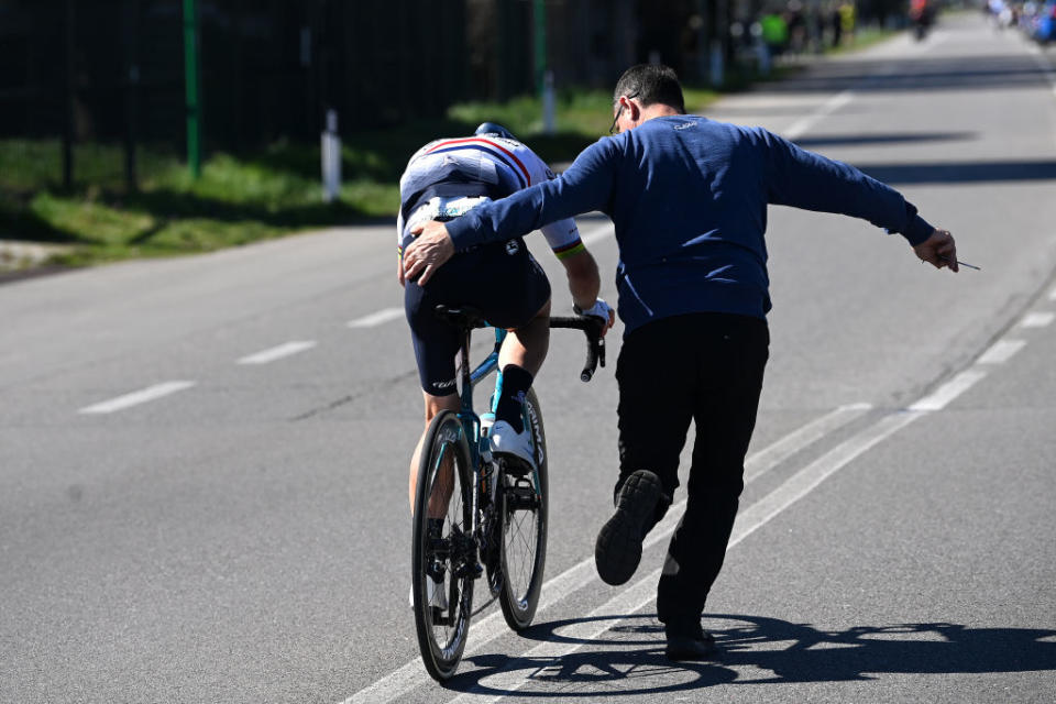 ORBASSANO ITALY  MARCH 15 Mark Cavendish of The United Kingdom and Astana Qazaqstan Team assisted by a mechanic due to a mechanical problem during the 104th MilanoTorino 2023 a 192km one day race from Rho to Orbassano  MilanoTorino  on March 15 2023 in Orbassano Italy Photo by Tim de WaeleGetty Images