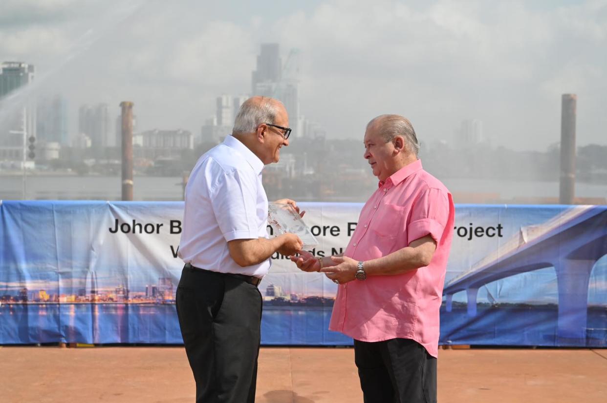 Singapore's Transport Minister S Iswaran hosting Johor's Sultan Ibrahim Sultan Iskandar at the Johor Bahru – Singapore Rapid Transit System (RTS) Link Woodlands North terminus site on Thursday morning. (PHOTO: Facebook / S Iswaran)