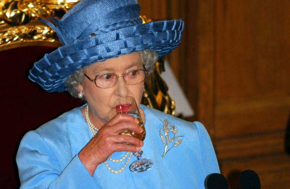 Queen Elizabeth&#39;s Christmas plans credit:Bang Showbiz