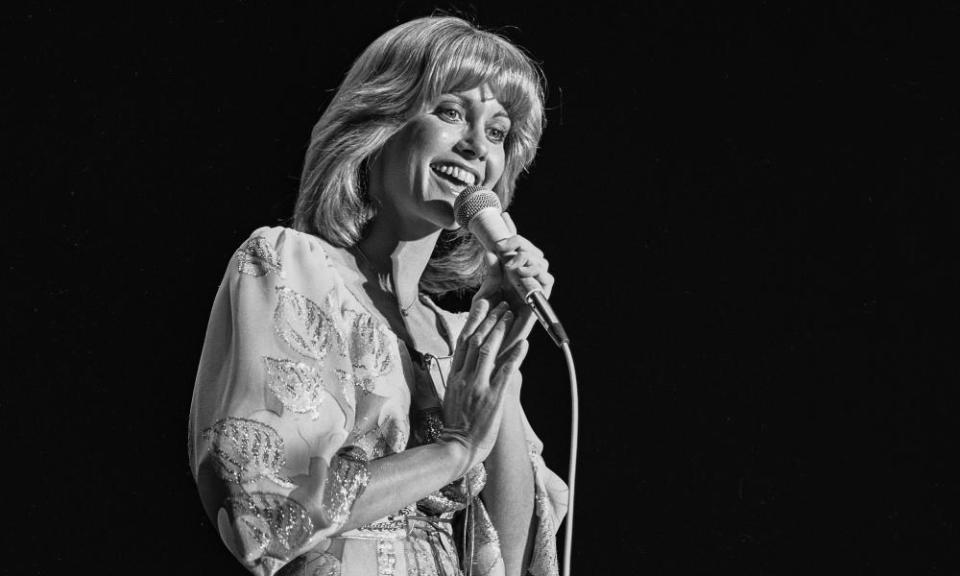 Olivia Newton-John performs in Las Vegas in 1977