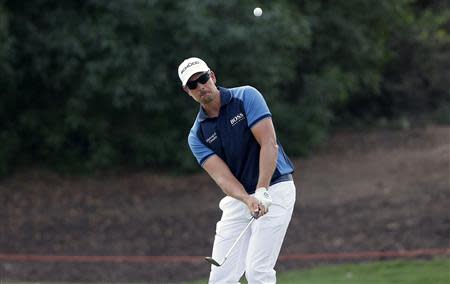 Henrik Stenson of Sweden hits the ball on the second hole during the first round of the DP World Tour Championship golf tournament in Dubai November 14, 2013. REUTERS/Ahmed Jadallah