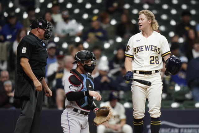 Brandon Woodruff tosses a 6-hitter as the Milwaukee Brewers pound