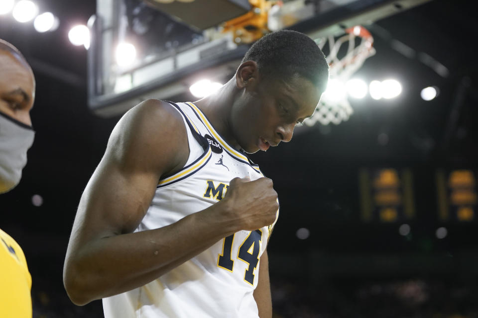 Michigan forward Moussa Diabate (14) leaves the court after being injured against San Diego State in the first half of an NCAA college basketball game in Ann Arbor, Mich., Saturday, Dec. 4, 2021. (AP Photo/Paul Sancya)