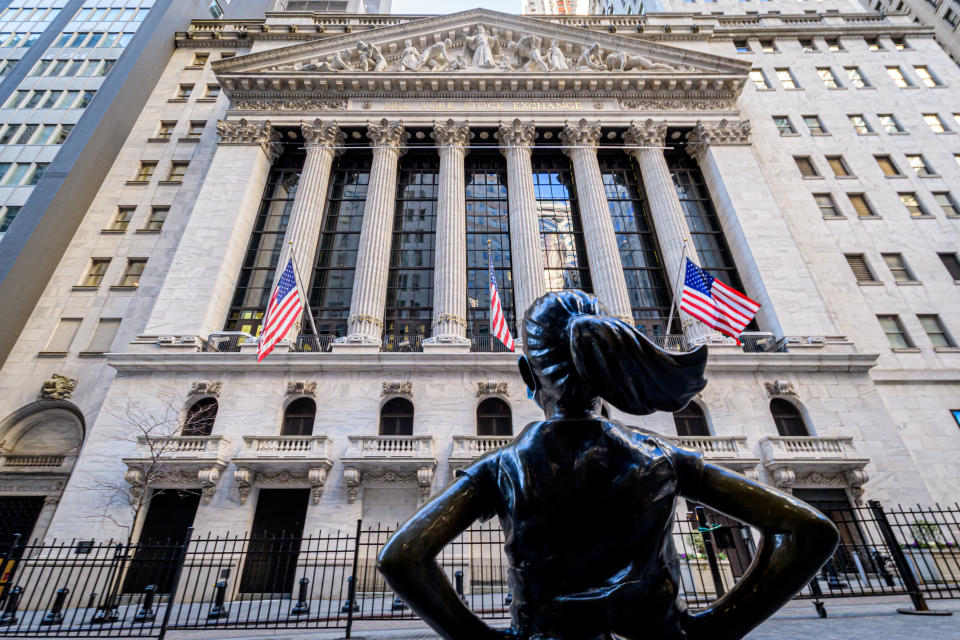 La estatua de la niña sin miedo frente a la bolsa de Nueva York se ha convertido en la imagen del desafío al poder económico establecido. (Foto: Erik McGregor/LightRocket via Getty Images).