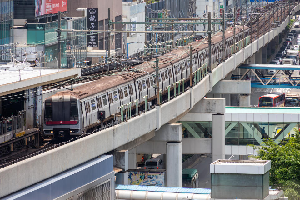 參考南寧地鐵賣樓奇招，港府亦可以與港鐵合作，為置業人才提供免費搭港鐵優惠。