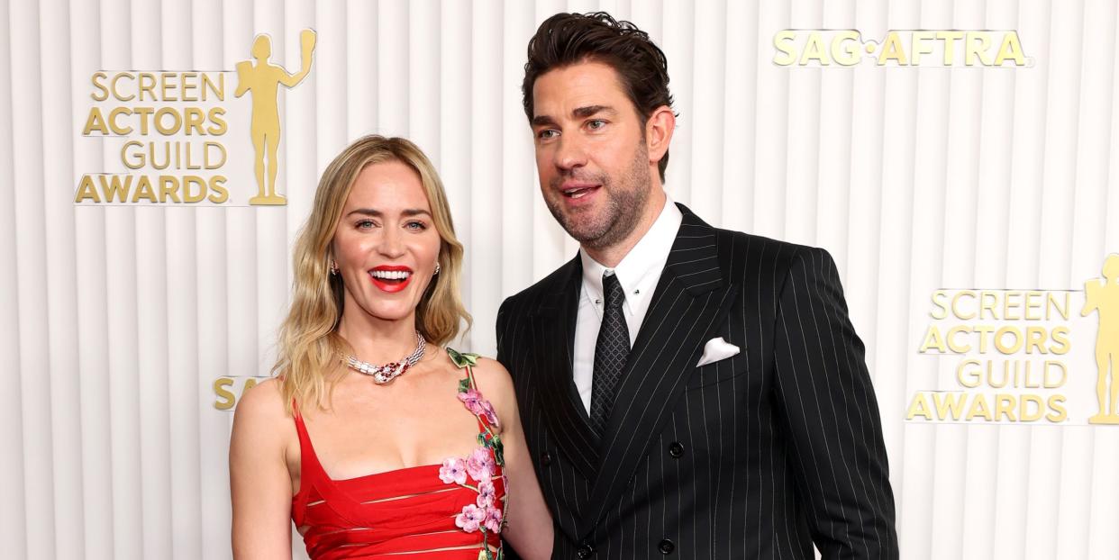 los angeles, california february 26 l r emily blunt and john krasinski attend the 29th annual screen actors guild awards at fairmont century plaza on february 26, 2023 in los angeles, california photo by amy sussmanwireimage