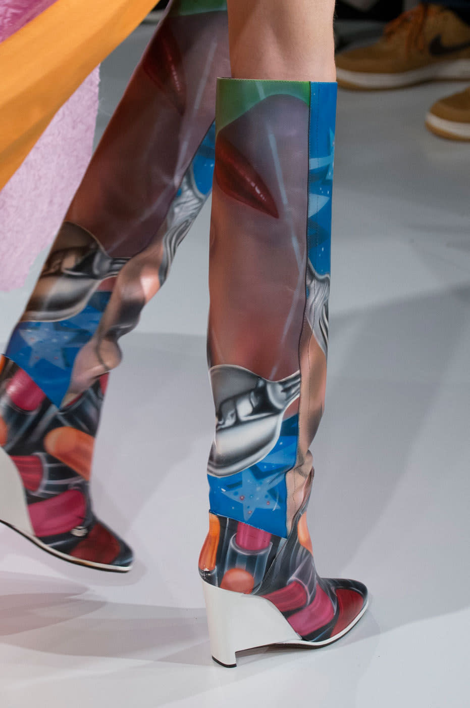 <p>Who said airbrushed scenes were just for vans? At <a href="http://eboutique.maisonmargiela.com/" rel="nofollow noopener" target="_blank" data-ylk="slk:Maison Margiela;elm:context_link;itc:0;sec:content-canvas" class="link ">Maison Margiela</a>, John Galliano thinks these boots were made for tripping. <i>Photos: Imaxtree</i></p>