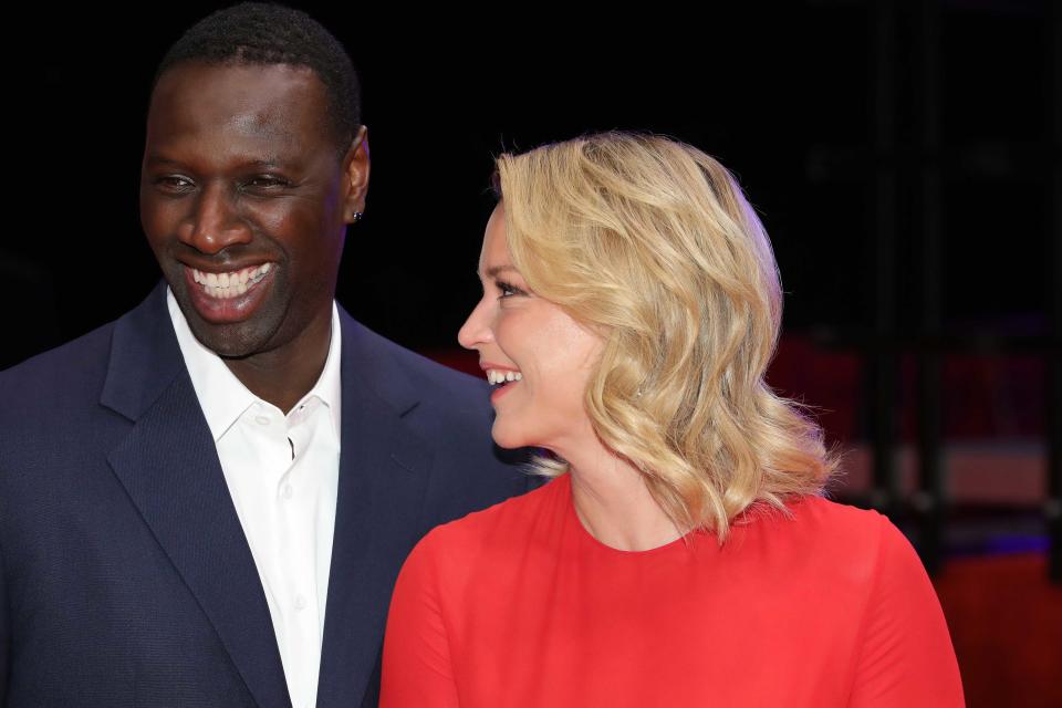 Dans <em>Police </em>d’Anne Fontaine, dont la sortie a été repoussée en raison de la crise sanitaire actuelle, Virginie Efira et Omar Sy incarnent deux policiers qui se rapprochent alors que leur vie bascule. "<em>Entre nous, ça a été simple, organique</em>", affirme le comédien à Madame Figaro, en mars 2020, à propos de cette première collaboration entre eux. Lors de la préparation du long-métrage, Omar Sy "<em>appréhendait</em>" cependant "<em>la scène de nu entre</em> [eux]", car il est "<em>pudique</em>" et "<em>connaît</em> [ses] <em>limites</em>". Le comédien a néanmoins pu compter sur le soutien de Virginie Efira pour aboutir au résultat que la réalisatrice Anne Fontaine espérait. "<em>Je crois qu’on a réussi à trouver un bon compromis, la scène est forte, sans être crue. Et puis Virginie m’a aidé, car elle est hyper à l’aise…</em>", conclut-il à propos de cette séquence difficile à tourner. <em>(Photo by Andreas Rentz/Getty Images)</em>