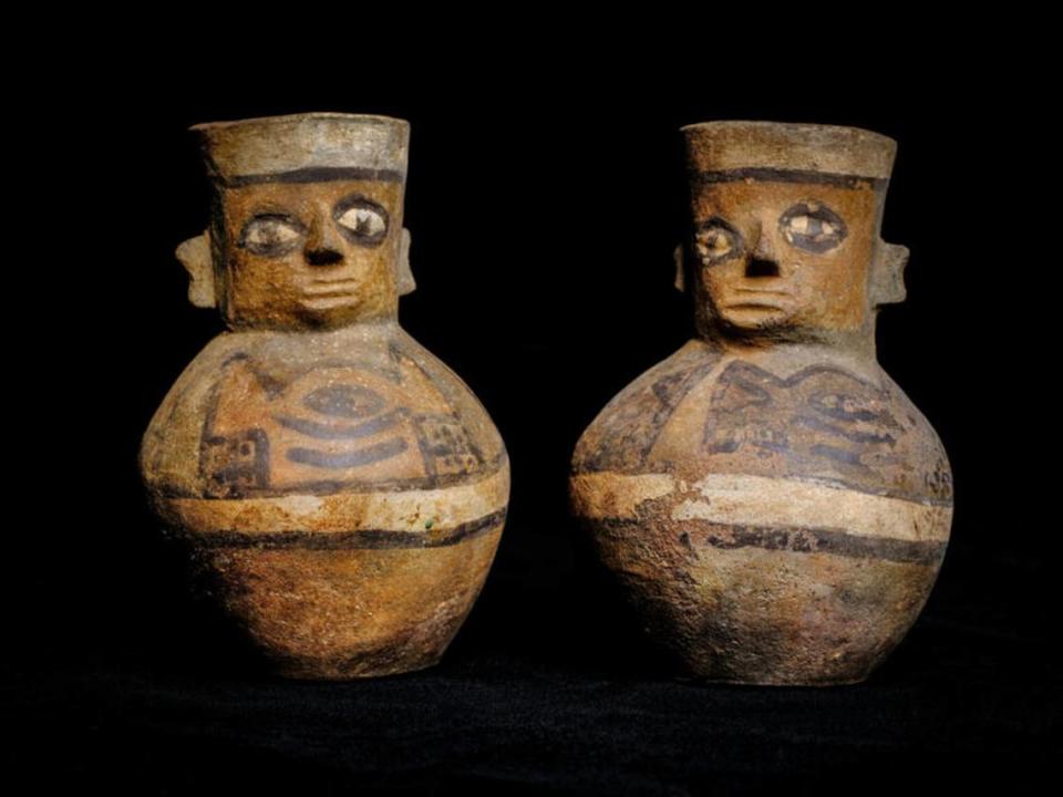 A pair of miniature jugs that were found in a grave setting. © M.Giersz, ed. K. Kowalewski