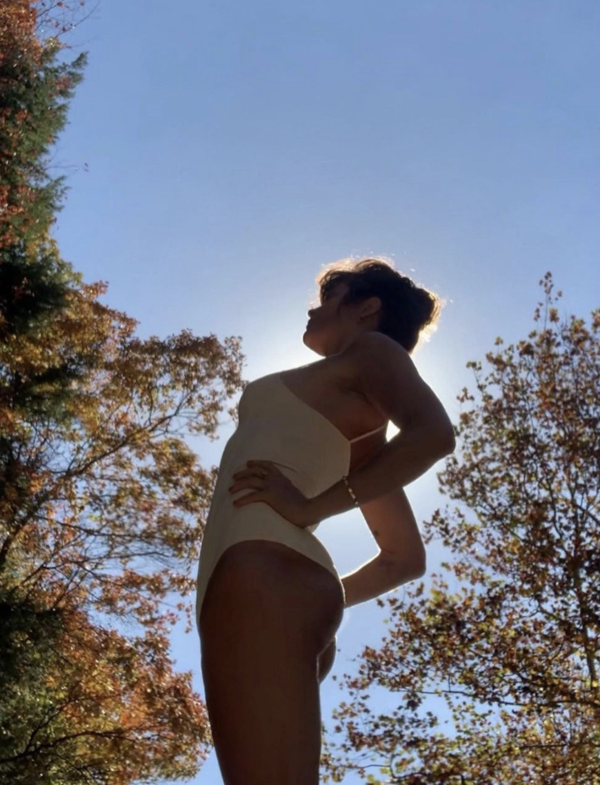 Helena Christensen still holding onto summer. (Photo: Instagram) 
