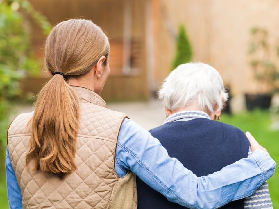 Estadísticamente, es más probable que las mujeres sufran demencia que los hombres (Getty/iStockphoto)