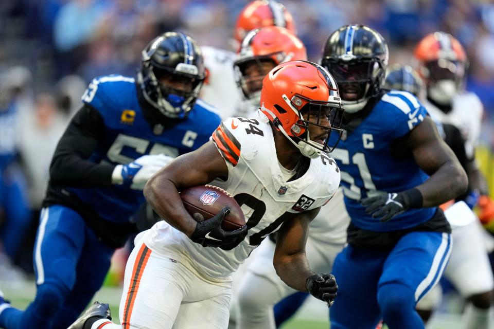 Cleveland Browns running back Jerome Ford (34) runs up field Sunday against the Indianapolis Colts in Indianapolis.