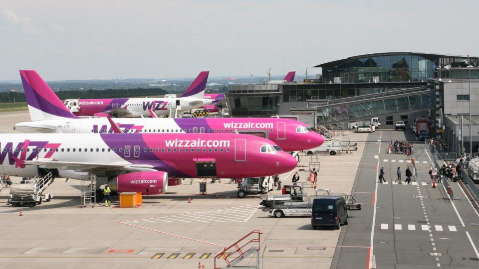 Der Billigflieger Wizz Air steuert viele Ziele in Osteuropa an. Foto: Airport Dortmund/dpa-tmn