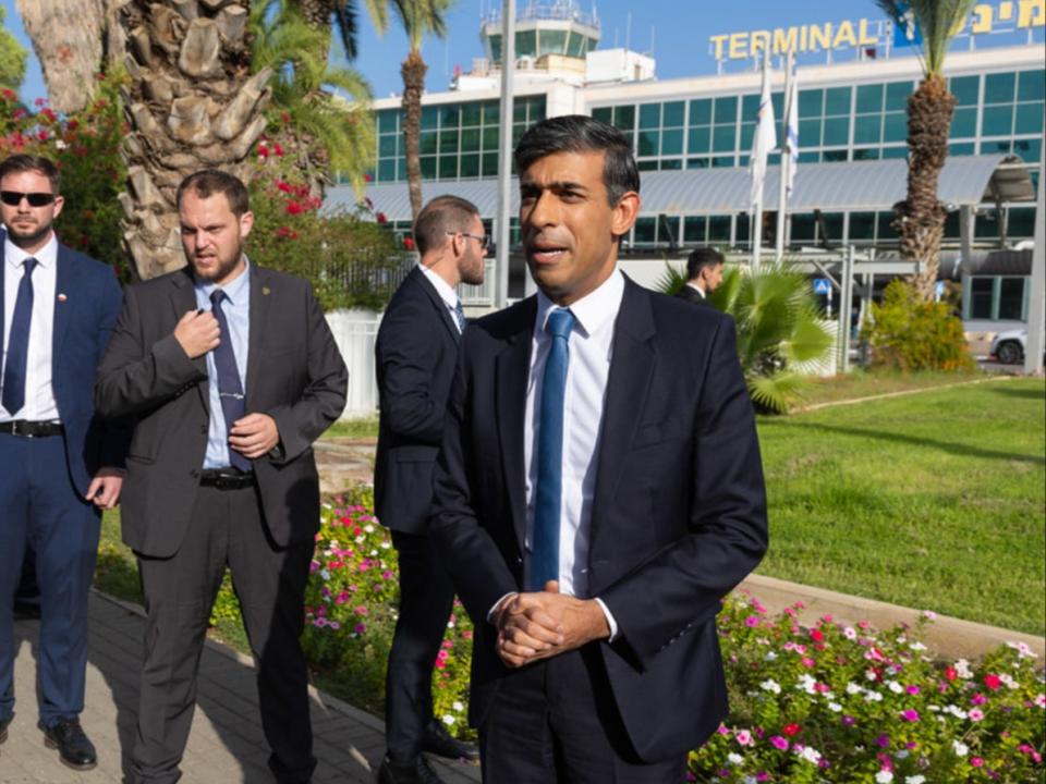 Rishi Sunak arrives in Tel Aviv for talks (No 10 / X)