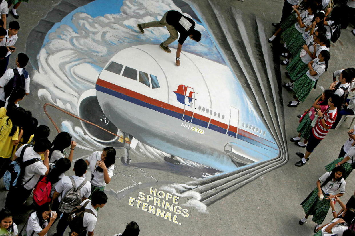 En 2014, des étudiants philippins avaient réalisé une fresque en signe de soutien aux disparus du vol MH370.  - Credit:Xinhua / Xinhua/ABACA