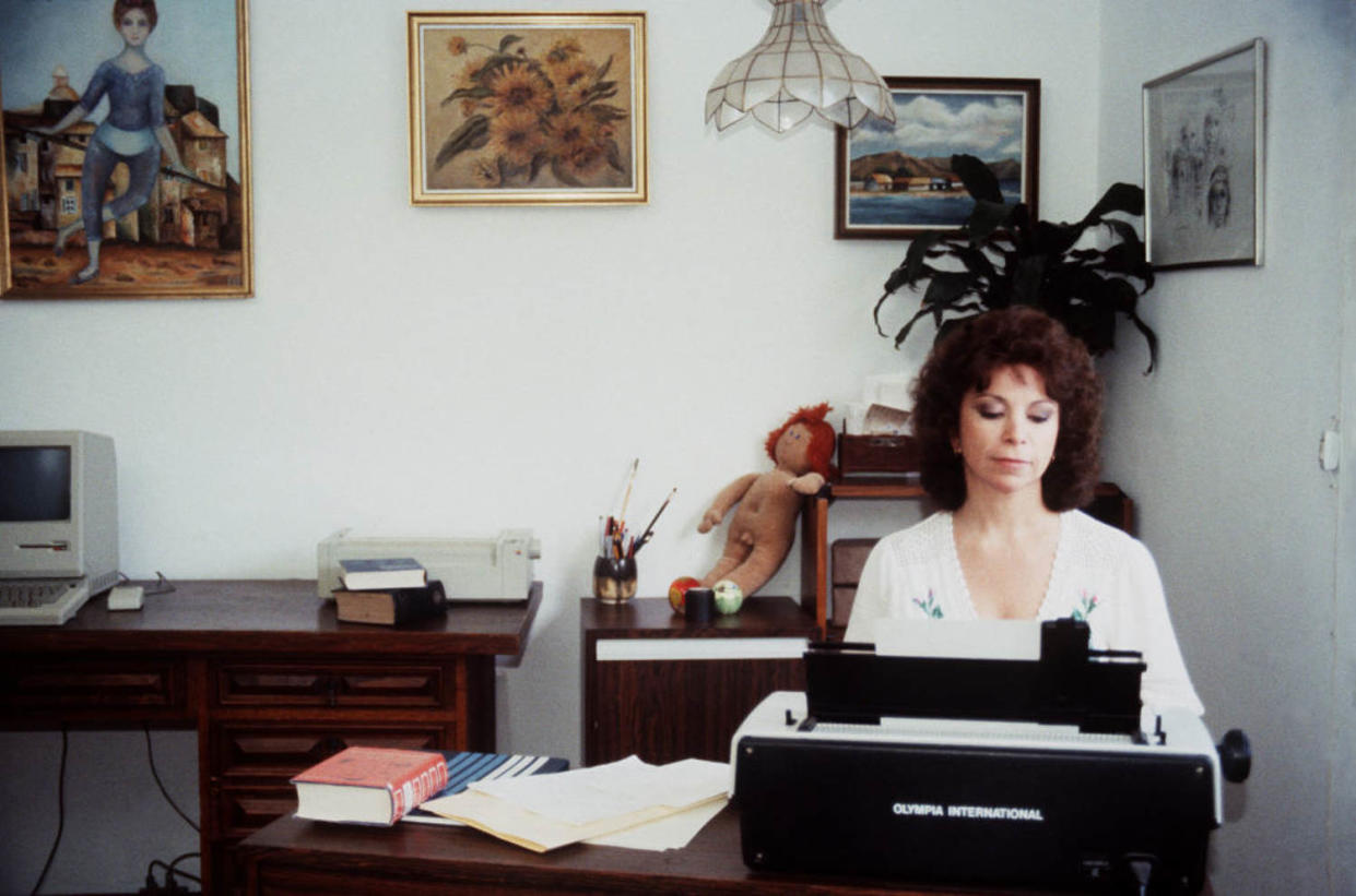 Isabel Allende en su casa de Caracas, donde escribió 