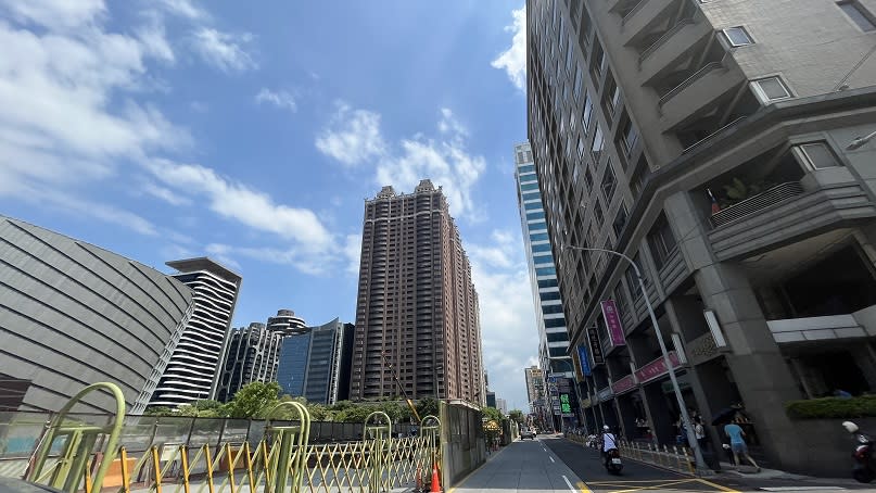 桃園藝文特區隨著重大建設陸續到位，房價穩定上漲。（圖／東森新聞張琬聆攝）