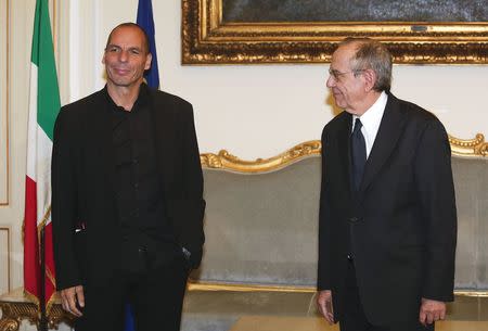 Greek Finance Minister Yanis Varoufakis (L) poses next his Italian counterpart Pier Carlo Padoan during a meeting in Rome, February 3, 2015 REUTERS/Remo Casilli