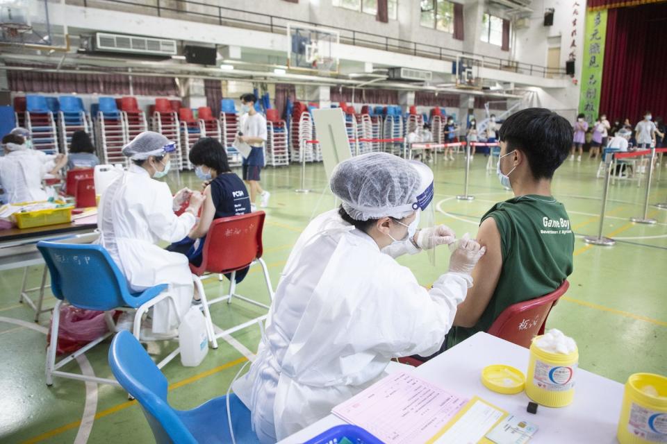 校園BNT疫苗開打3日，新北市已有62校、逾7.2萬名學生完成接種。   圖：新北市政府／提供