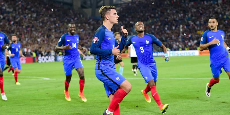 Antoine Griezmann feiert seinen Doppelpack gegen Deutschland<span class="copyright">imago/PanoramiC</span>