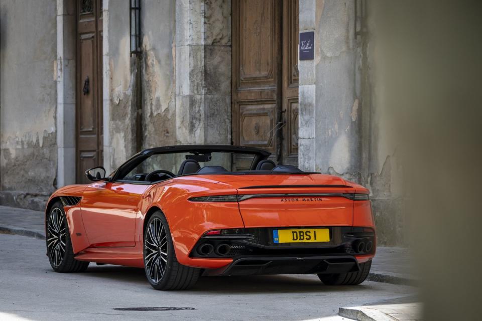 <p>2020 Aston Martin DBS Superleggera Volante</p>