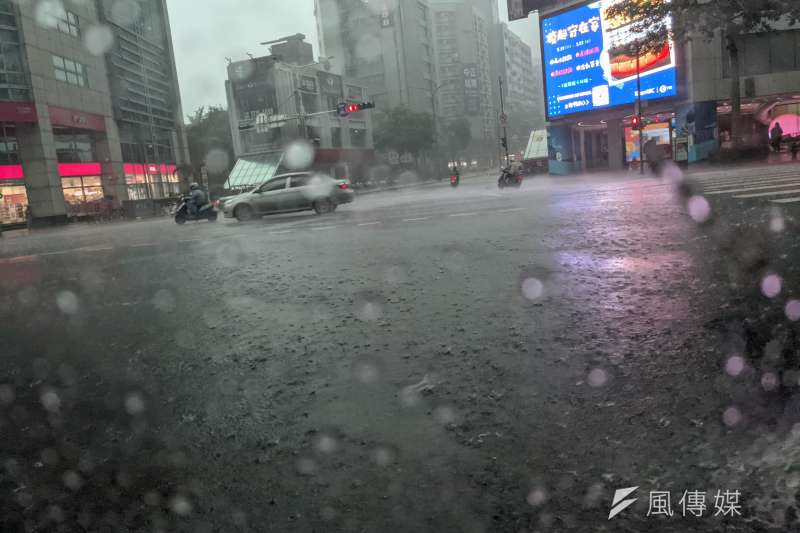 20210604-豪大雨，大雷雨，午後雷陣雨。（顏麟宇攝）