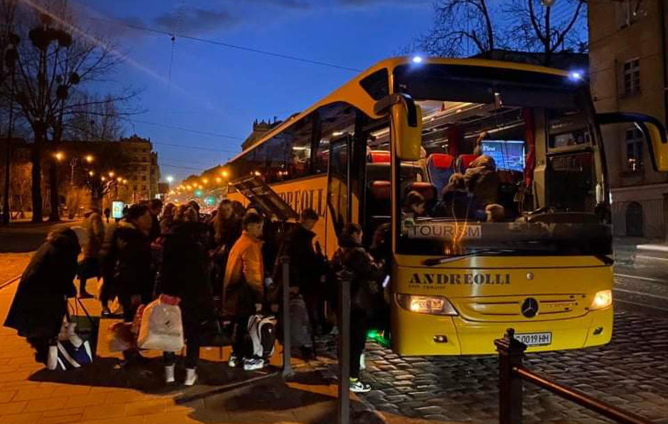 Ukrainian citizens board one of the Operation White Stork and Ukraine Friends buses, evacuating war-torn Ukraine. (Courtesy Operation White Stork)