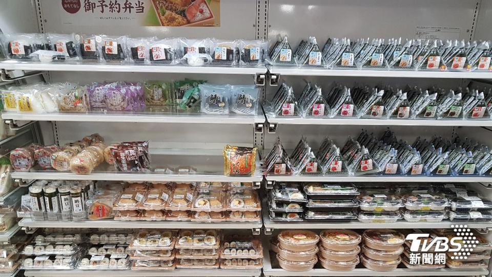 日本主要連鎖便利商店每家分店每年平均要丟棄價值468萬日圓（約新台幣95.9萬）的食物。（示意圖／達志影像shutterstock）