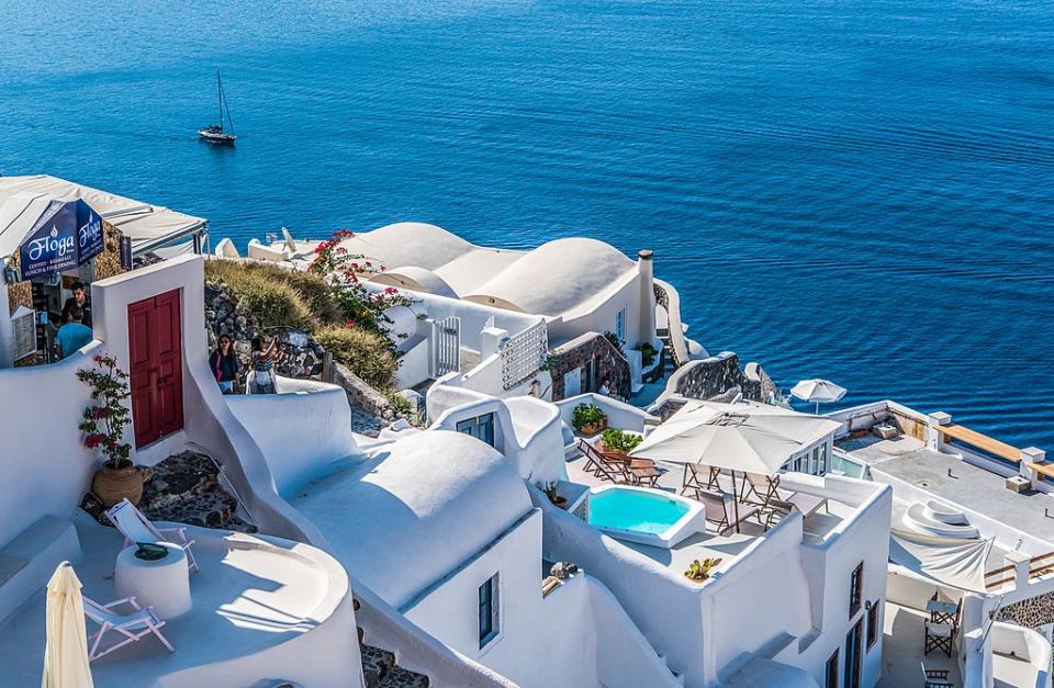 伊亞 (Photo by Mariamichelle, License: CC0, Wikimedia Commons提供, 圖片來源pixabay.com/photos/santorini-oia-greece-travel-summer-1578440)