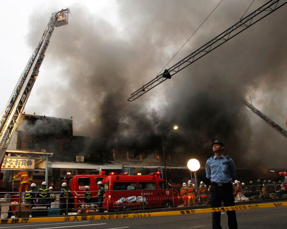 <p>Firefighters attempt to extinguish a fire at Tsukiji Fish Market on Thursday, Aug. 3, 2017, in Tokyo. No injuries were reported. (Photo: Sherry Zheng/AP) </p>