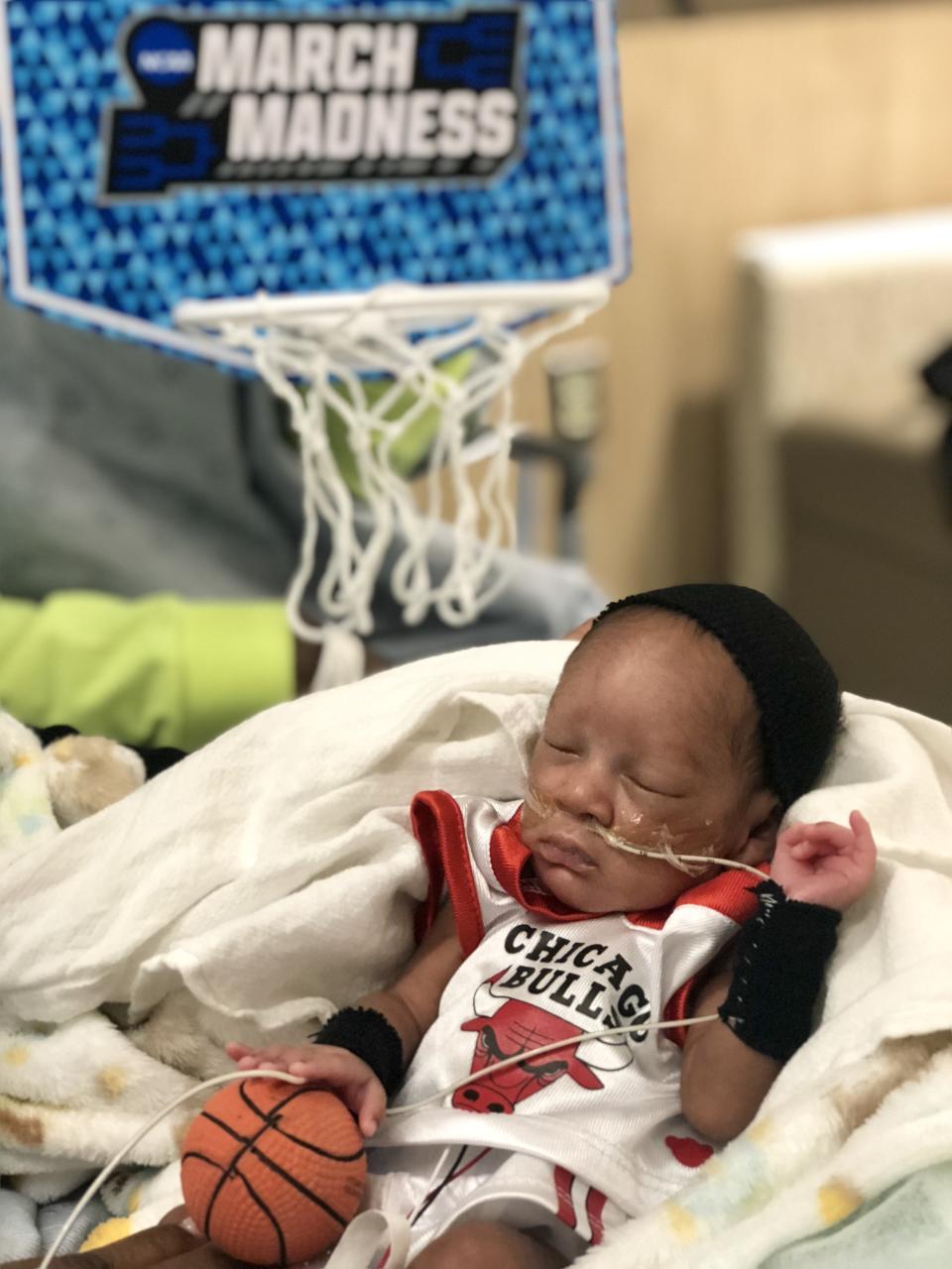 Baby baller Jordan looked ready to shoot some hoops. (Photo: Advocate Children’s Hospital)