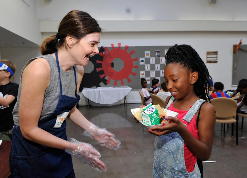 Actress Betsy Brandt volunteers with Feeding America and the Los Angeles Regional Food Bank in California. (Photo: John Sciulli via Getty Images)