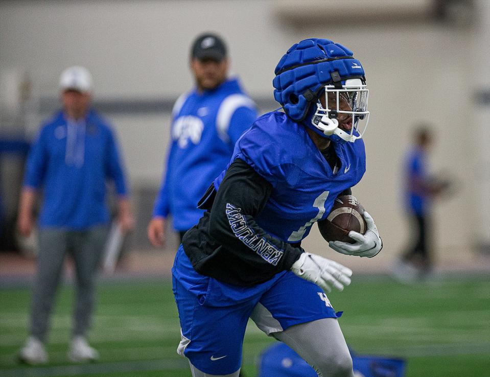 Kentucky running back Ray Davis (1) ran drills as the Wildcats practiced at the Joe Craft Football Training Facility on Tuesday morning in Lexington, Ky. Mar. 21, 2023