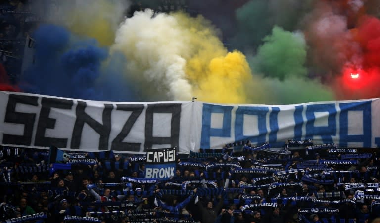 Atalanta's supporters cheer their team holding a banner reading "Senza Paura" ("No Fear") during the Italian Serie A football match against Roma on November 20, 2016 in Bergamo