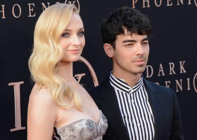 Joe Jonas & Sophie Turner Finally Make First Red Carpet Appearance  Together!: Photo 4157719, Fashion, Joe Jonas, Sophie Turner Photos