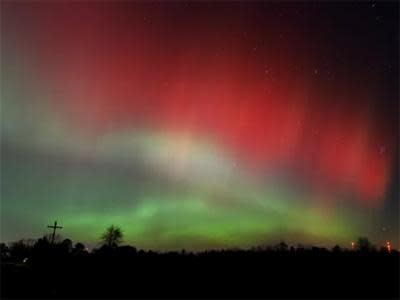 Check out this beautiful light show which took place in the skies above Michigan on the 24th of October, 2011. Some incredible footage!