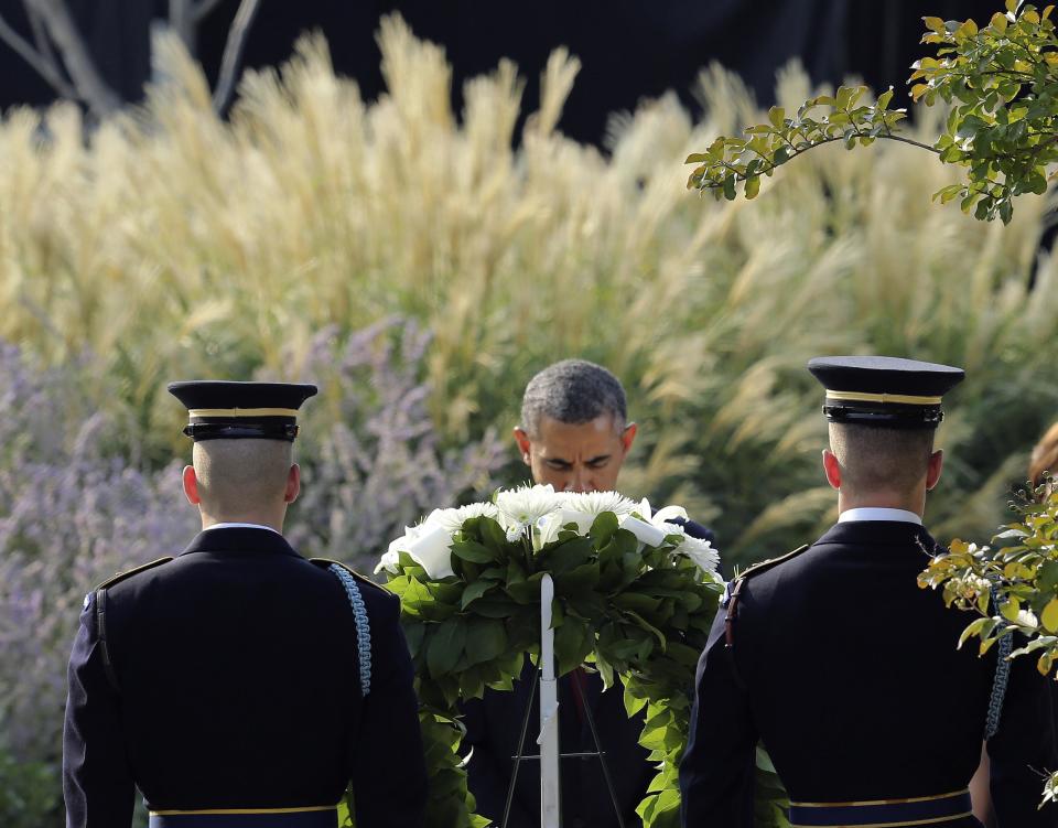 U.S. President Barack Obama lays a wreath before remembrance ceremonies for 9/11 victims at the Pentagon 9/11 Memorial in Washington September 11, 2013. (REUTERS/Gary Cameron)