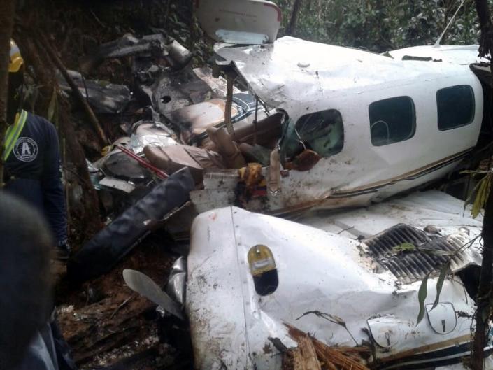A Cessna 303 light aircraft is seen on June 24, 2015, after it crashed during a flight from Nuqui to Quibdo, Choco department in Colombia a few days earlier (AFP Photo/-)