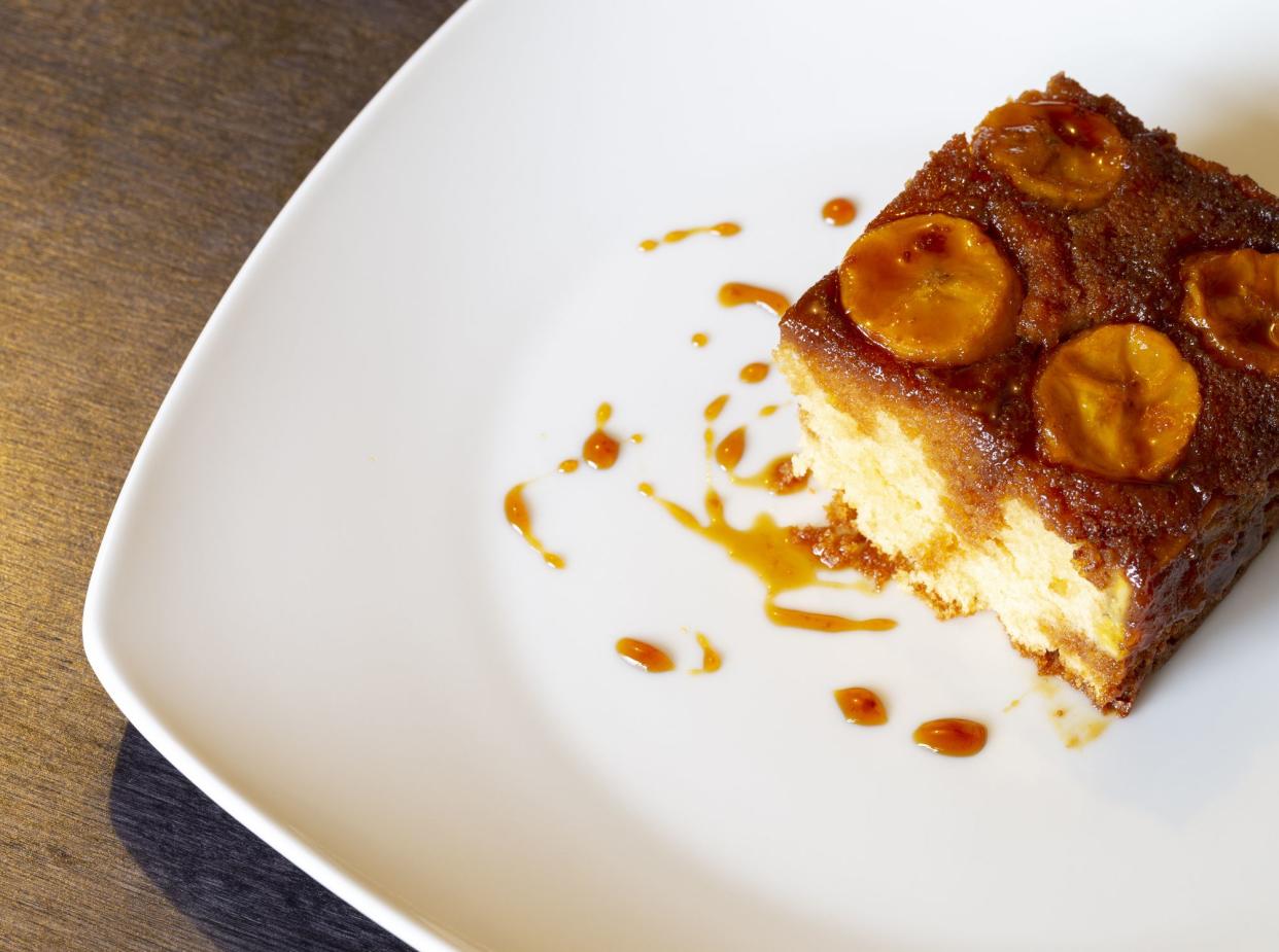 Delicious banana cake with caramel, ready to eat.