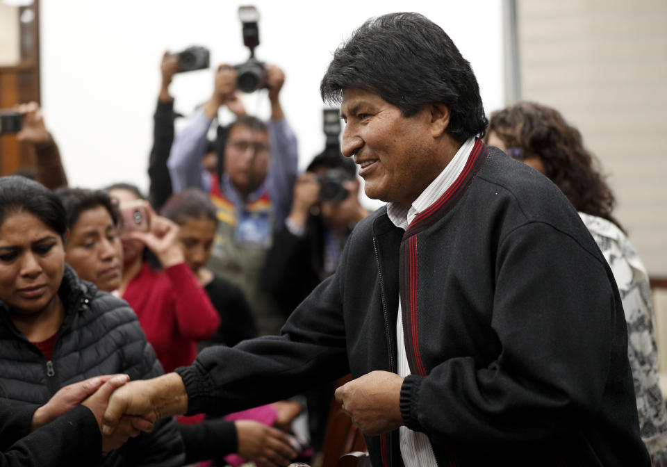 El presidente boliviano Evo Morales entra a una reunión en el Palacio de Gobierno en La Paz, Bolivia, el lunes 4 de noviembre de 2019. (AP Foto/Juan Karita)