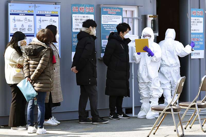 南韓21日宣布新增52例武漢肺炎確診病例，全國共計感染人數來到156例。（美聯社）